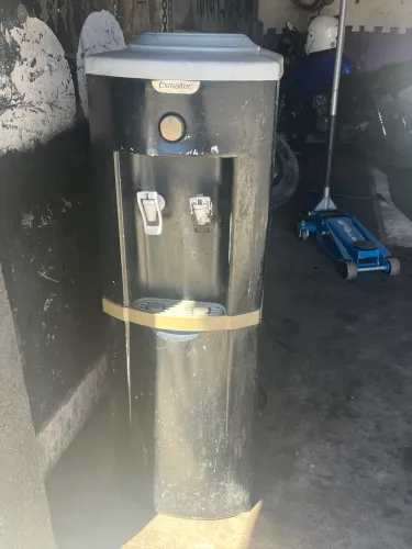 Estou vendendo gela água funcionando perfeito estado valor a negociar