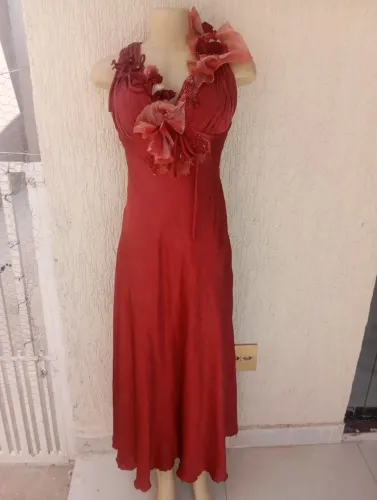 Belíssimo vestido - seminovo - Tamanho: M - Valor: R$100,00