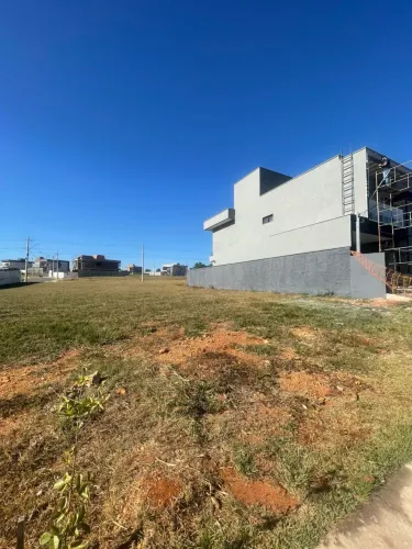 Lote Condominio Parqville Quaresmeira - Trindade - GO excelente localização