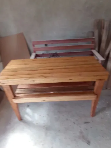 Mesa tipo aparador com prateleira rústica