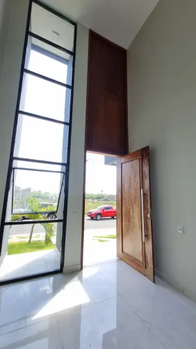 JARDIM DAS MANGUEIRAS - Bacelar Imóveis aluga ou vende casa duplex, 3 suítes, av. Tapanã
