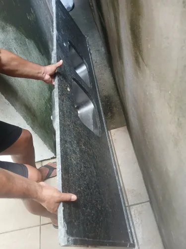 Bancada em granito com 2 cubas