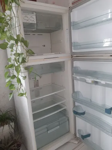 Vendo geladeira grande 