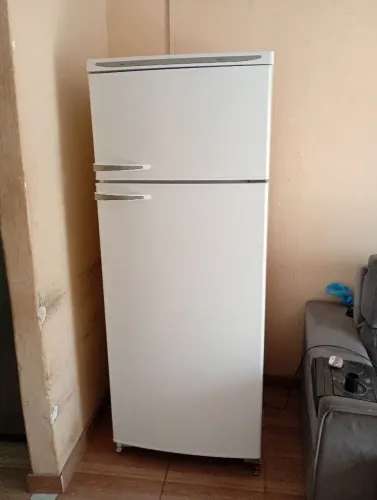 Geladeira Brastemp 400 litros degelo seco. Semi nova