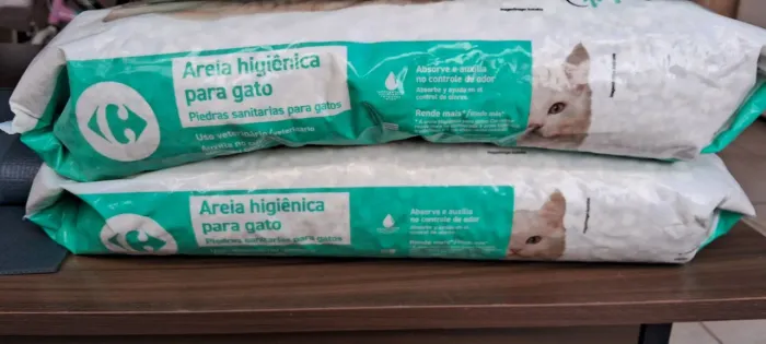 Areia para gato 2 pacotes 4kg cada