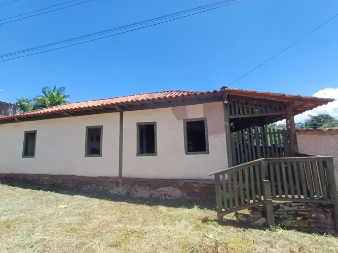 Vendo Fazendinha com Casa Colonial e 20mil M2 , em Acuruí -Itabirito-MG