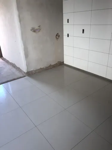 Procuro pedreiro na diária pra trabalhar na grande vitória 