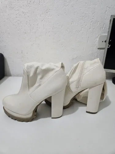 Bota off white