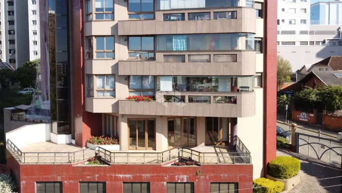 Apartamento com 04 dormitórios/quartos, 04 banheiros sendo 03 suítes