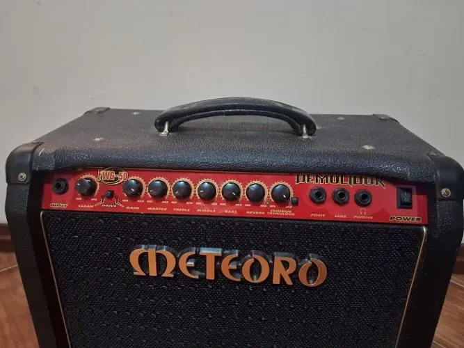 Amplificador Meteoro Demolidor FWG50 50W + Footswitch original - Ótimo estado