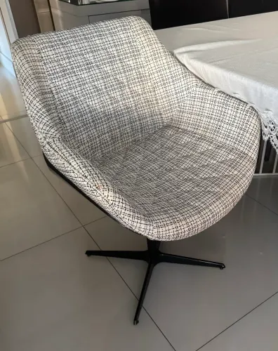 Vendo 2 Poltronas giratória