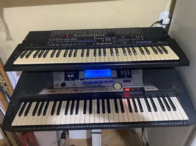 02 teclados yamaha psr 550 é psr510 (seminovo)
