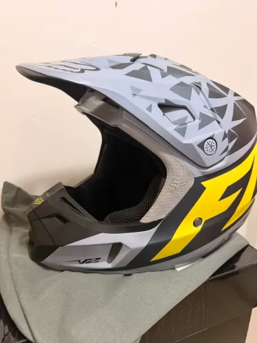 Capacete Fox novo