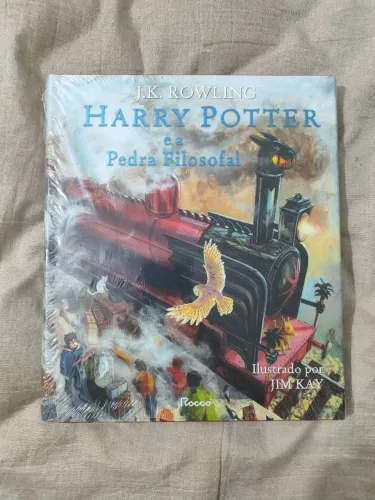 Harry Potter e A Pedra Filosofal - Ilustrado - Novo e Lacrado