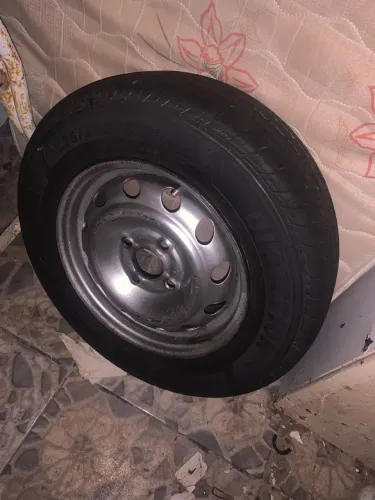Vendo pneu zero