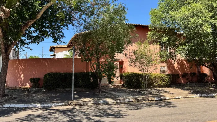 Casa de Esquina com 4 Quartos e Piscina à Venda na 206 Sul Palmas/TO