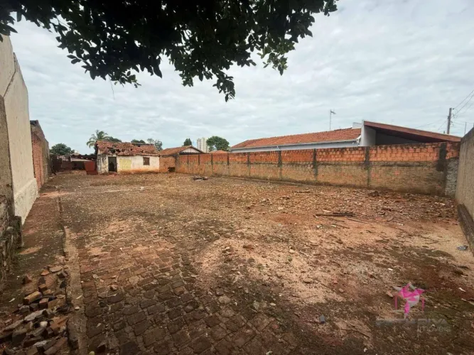 Terreno de 642 m² - Região Central de Leme