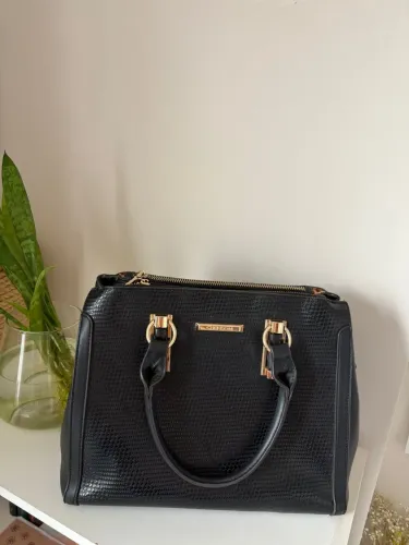 Bolsa preta de marca