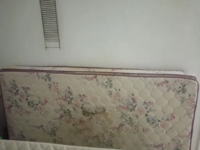 Box de casal com colchão separados