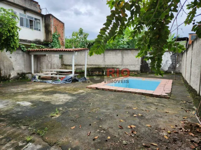 TERRENO À VENDA COM 2 CASAS LINEARES NA TAQUARA
