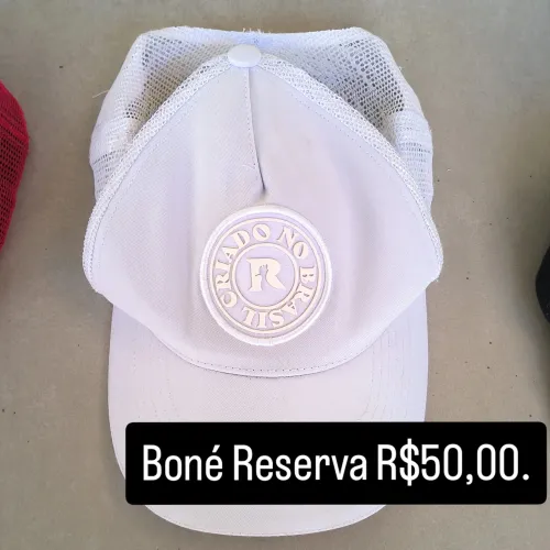 Boné branco marca RESERVA