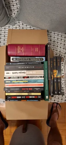 LOTE 2 - Livros variados (Ayn Rand, literatura, política, jornalismo, ocultismo)
