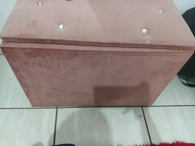 VENDE-SE PUFF BAÚ ROSINHA
