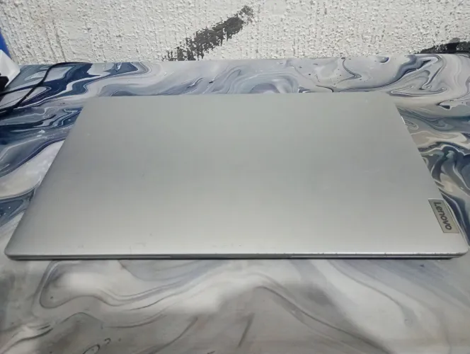 Notebook Lenovo semi-novo i5-1235U 8 de memória ram