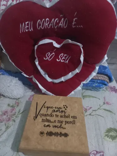 Coração de pelúcia + caixa porta objetos com frase de música
