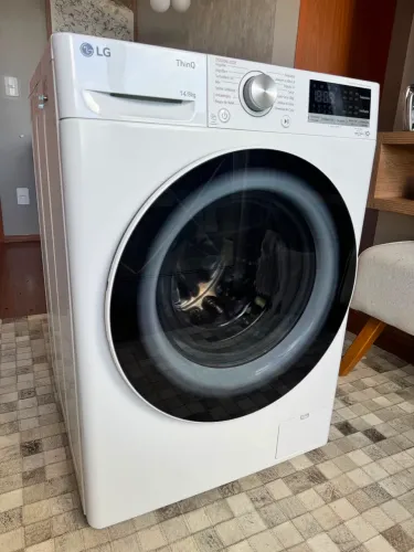 MÁQUINA LAVA E SECA LG- 6 meses de uso