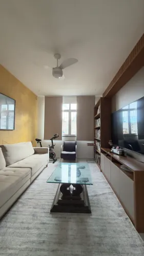 Apartamento reformado à venda no Centro de Vitória 