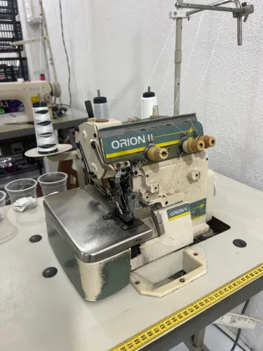 Máquina industrial overlok