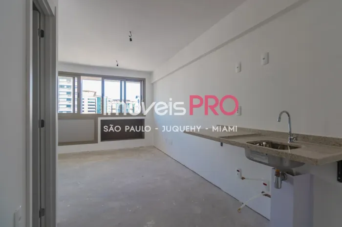 Studio andar alto ao lado do metrô, oportunidade!