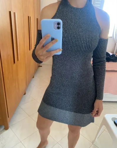 Vestido cinza brilhoso
