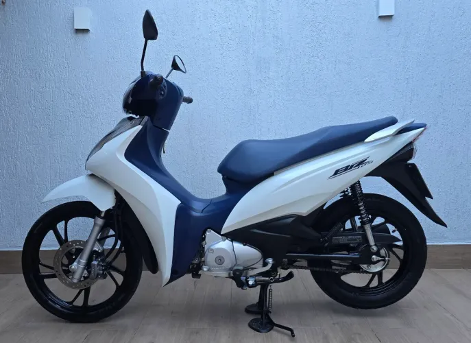 ?Honda Biz 125 2022 Branca/Azul - Único Dono - 3.600 km - Manual e Chave Reserva