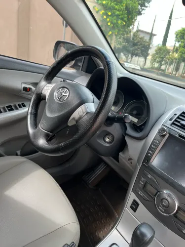 Toyota Corolla GLI 1.8 Flex 16V Aut. 2012