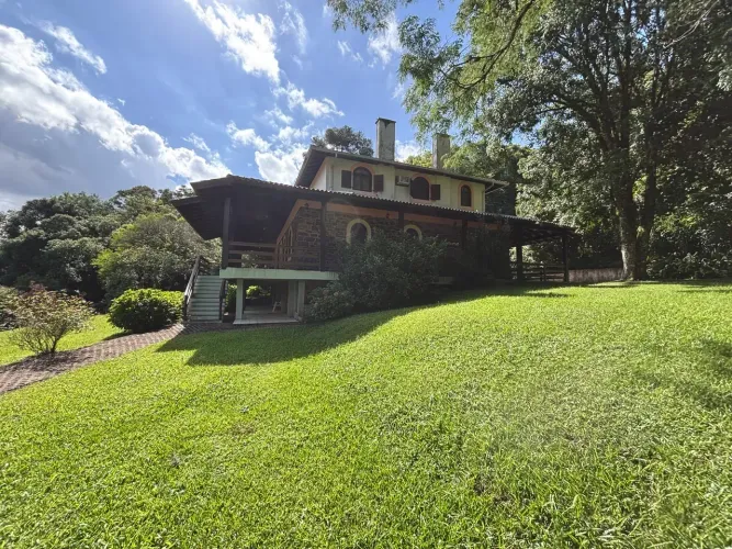 49 HECTARES! Casa sede ampla centenária, repaginada. Açude, água corrente nas terras e euc