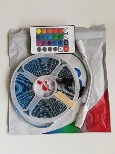 Fita LED RGB com Controle Remoto - Iluminação Decorativa Multicolorida