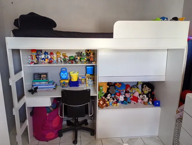 Cama com escrivaninha 