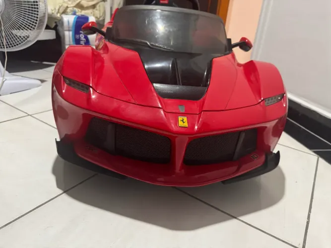 Carrinho elétrico Ferrari 