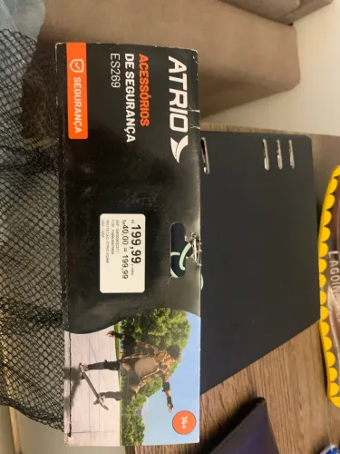 Kit joelheira, cotoveleira e luva. Item novo, na caixa.