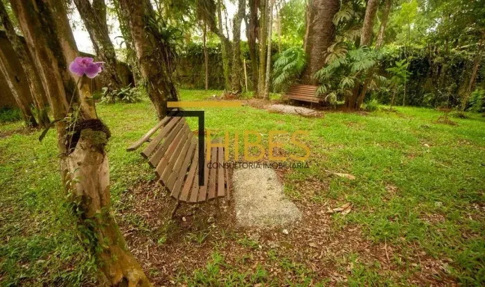 Apartamento cabral, 3 dormitórios, 120 m² privativos, 2 vagas de garagem.