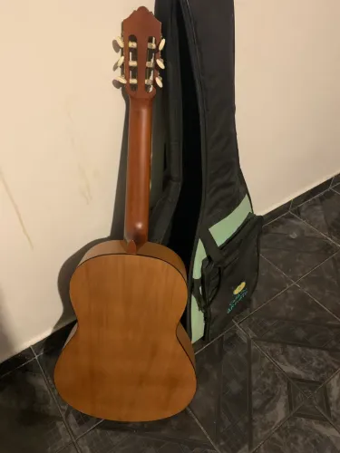 Vendo esse violão