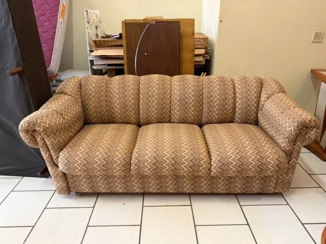 SOFÁ 3 LUGARES COM ESTAMPA MISSONI