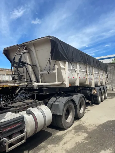 Carreta caçamba basculante Randon LS