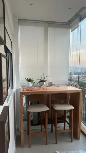 Mesa e Banquetas