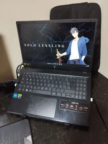 Acer Nitro v15 RTX 3050 com monitor teclado e mouse