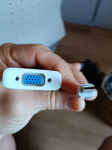 Adaptador Thunderbolt/MiniDisplayport para VGA