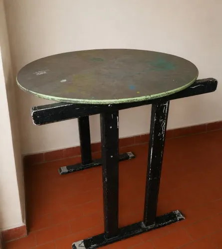 Mesa com tampo de mármore