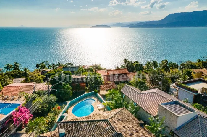 Casa em frente ao mar com vista panorâmica